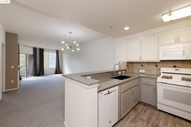 Building Photo - 220 Caldecott Ln