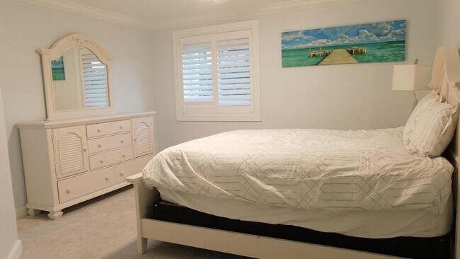 Building Photo - 1459 Point Way