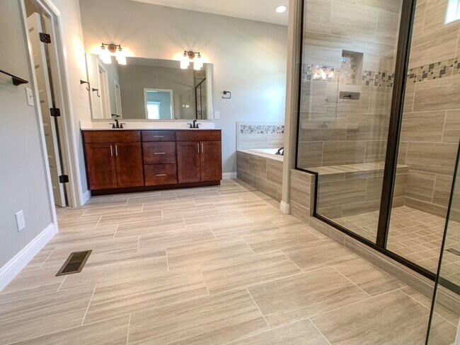 Building Photo - 5447 Crocus Dr