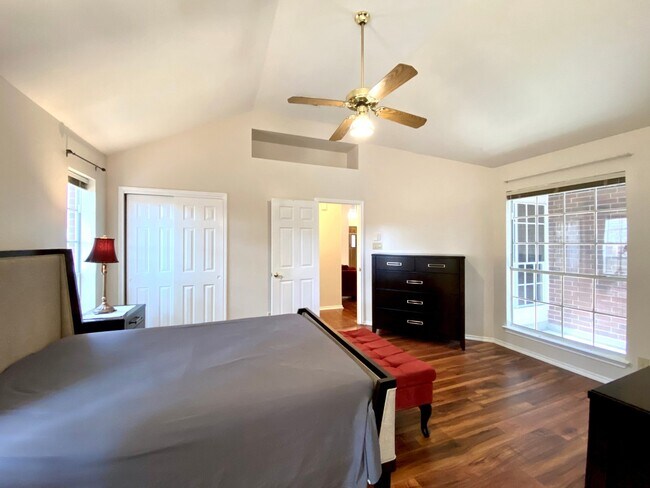 Building Photo - 13706 Morningbluff Dr