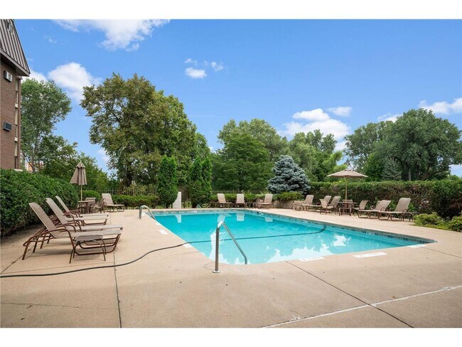 Building Photo - 4860 Park Commons Dr
