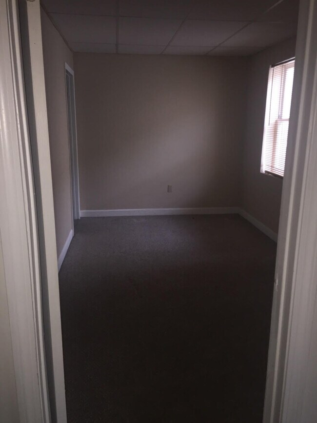 Building Photo - 33-37 W Main St (Courtside Building)