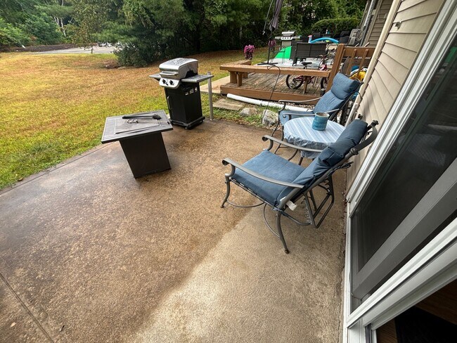 Building Photo - 266 Endicott St N