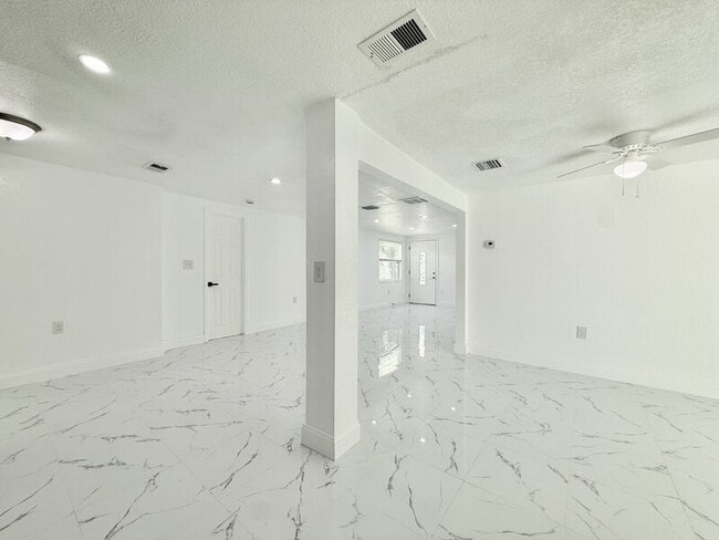 Building Photo - 2712 60th Ave N