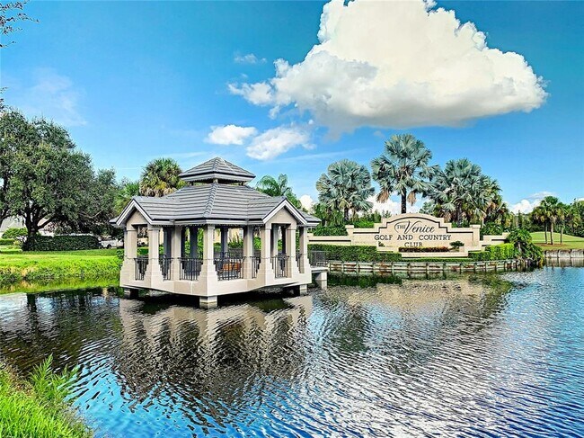 Building Photo - 539 Fallbrook Dr