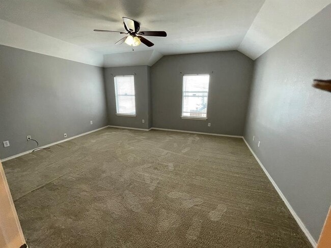 Building Photo - 6906 Woodridge Row Dr