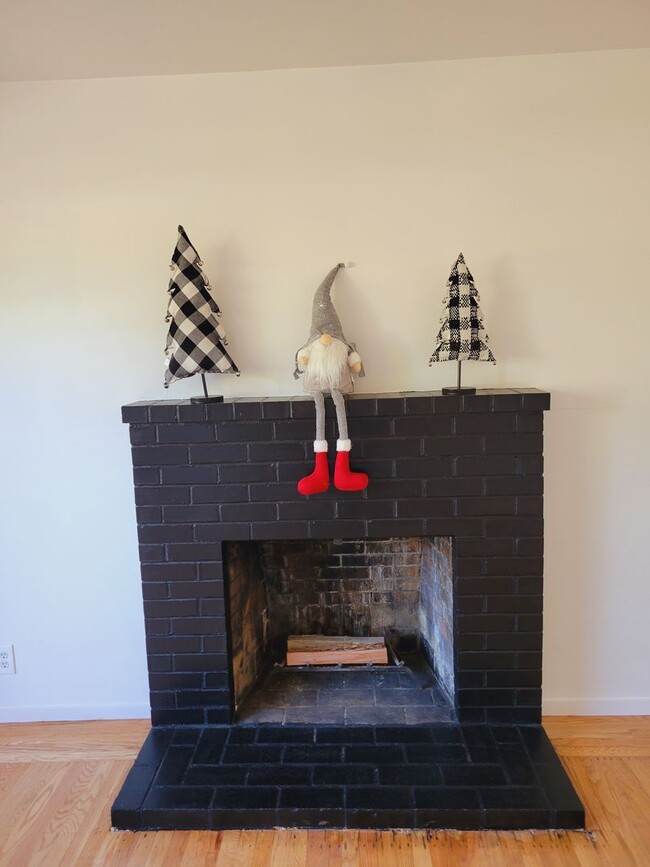 Building Photo - AVAILABLE NOW! 3 BEDROOM/2 BATH IN FAIRFIELD