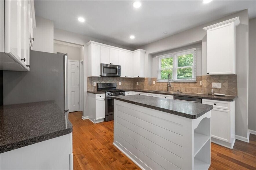 Building Photo - 61 Gellmore Ln