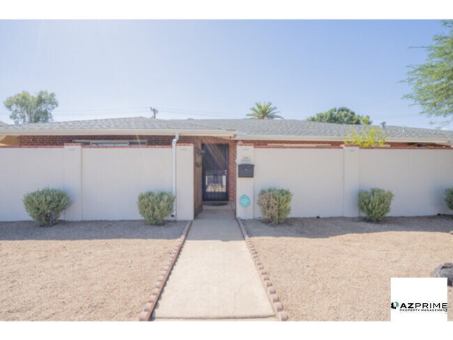 Building Photo - Welcome to your Elegantly Furnished 4/3 Ha...