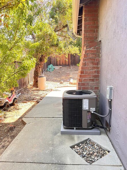 Building Photo - 6976 Claywood Way