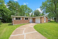 Building Photo - 250 Countryside Dr
