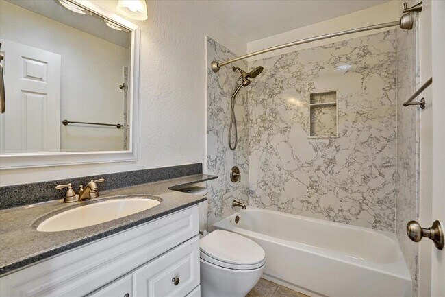 Building Photo - 1966 Westover Dr