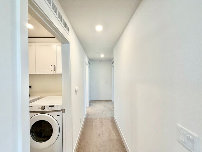 Building Photo - Move-In Ready 5 Bedroom Home with Solar & Large Loft
