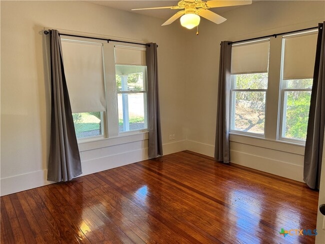 Building Photo - 713 Burleson St