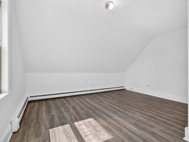 Building Photo - 469 Medford St