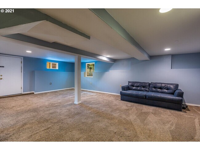 Building Photo - 2 bedroom 2 bath Woodlawn Bungalow-Full finished basement!