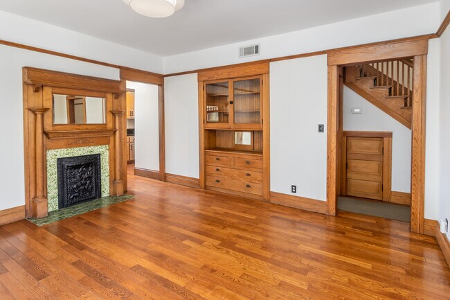 dining room with view of built-in cabinetry - 847 E Kensington Rd