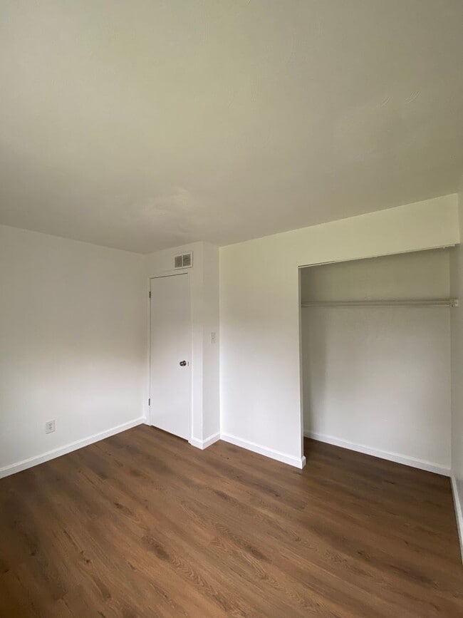 Building Photo - LIMITED TIME SPECIAL 1ST MONTH RENT FREE - 3 Bedroom Single Family Home in Elkhart!