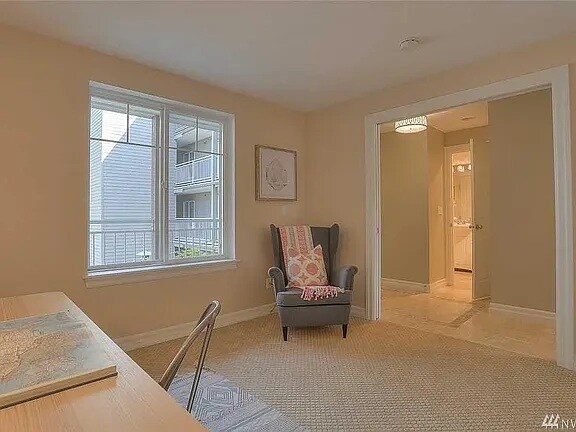 Building Photo - 2425 33rd Ave W