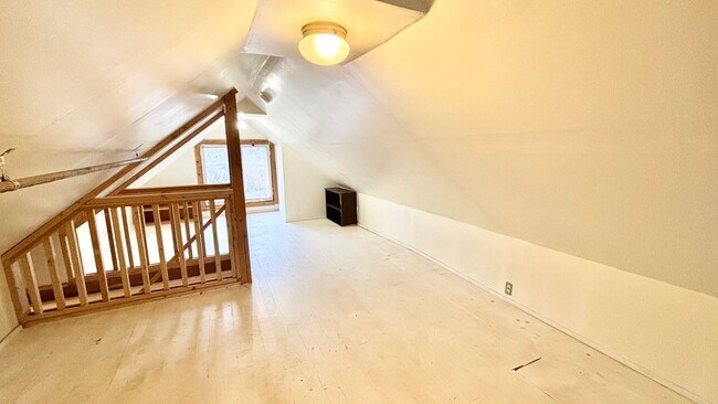 Building Photo - Character-Rich 1912 Home in North Portland – Spacious 2 Bed / 1 Bath