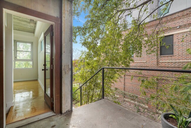 Building Photo - 536 Selma St