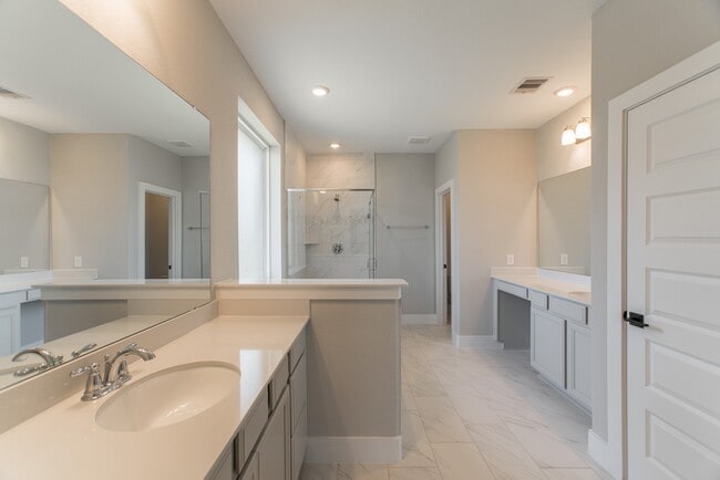 Building Photo - 2016 Woodland Park Ct