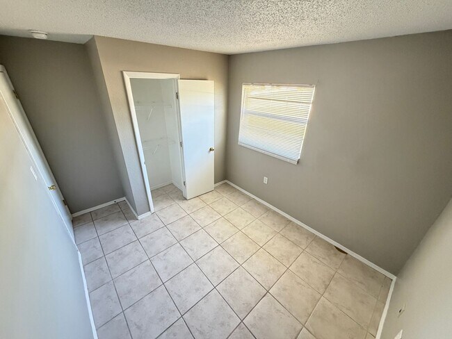 Building Photo - Charming 3 Bd/1 Ba Home with Spacious Backyard & Prime Location!