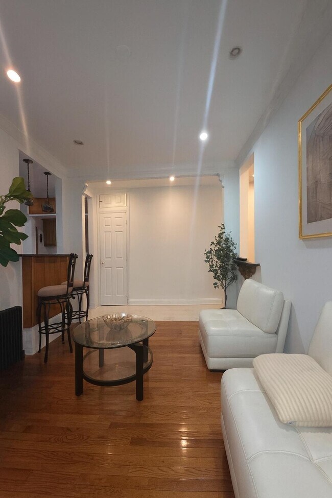 Building Photo - 217 44th St