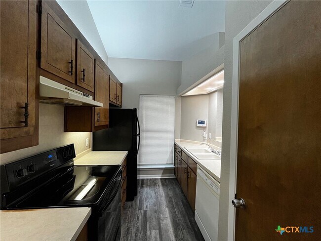 Building Photo - 526 Rattan Dr