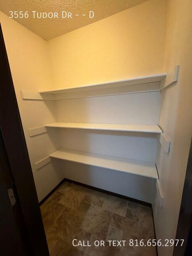 Building Photo - 3556 Tudor Dr
