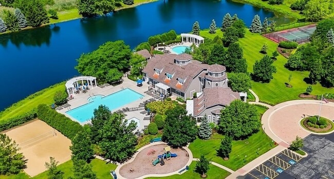 Building Photo - 263 Lakeshore Dr
