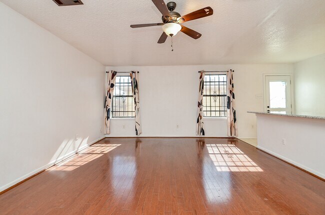 Building Photo - 13837 Purplemartin St