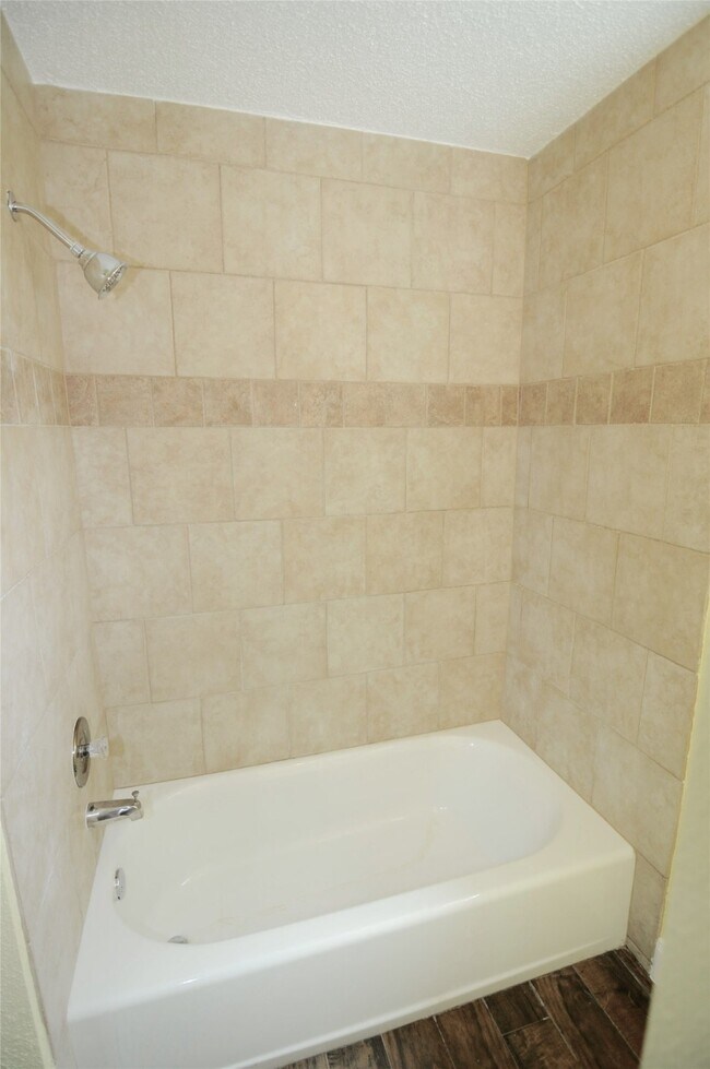 Building Photo - 1903 Brushy Creek Dr