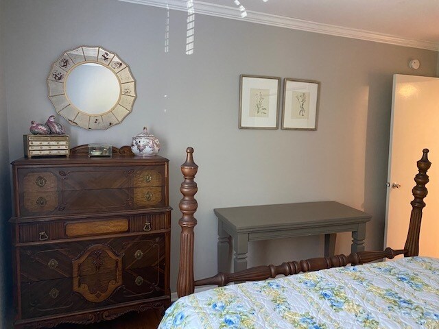 Building Photo - 1002 Woodland Vlg