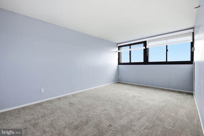 Building Photo - 5911 Edsall Rd