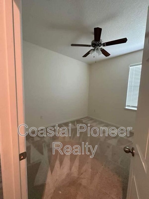Building Photo - 30953 Water Lily Dr