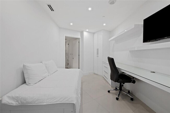 Building Photo - 701 N Fort Lauderdale Beach Blvd