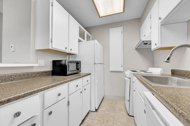 Building Photo - $1,395.00, 2 bed, 1 bath located in Denver...