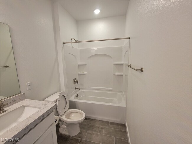 Building Photo - 187 Jaldena Ln