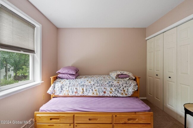 Building Photo - 9 Oxford Dr