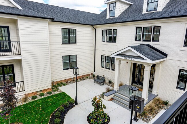 Building Photo - 20 E Redman Ave