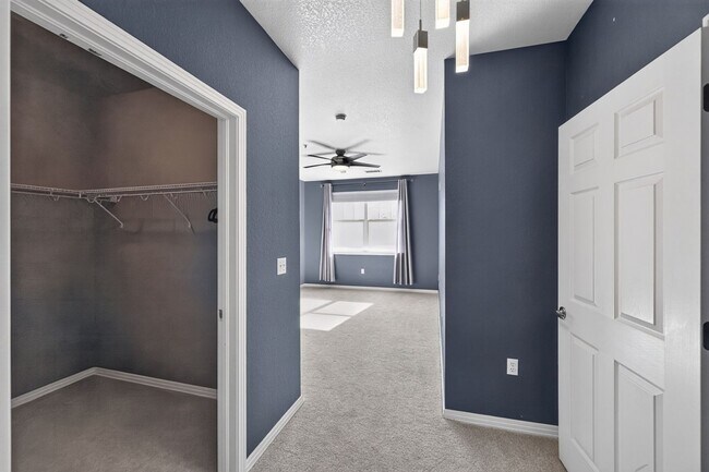 Building Photo - 9441 Ashbury Cir