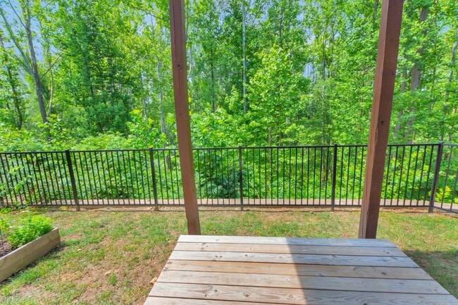 Building Photo - 151 Longwood Dr