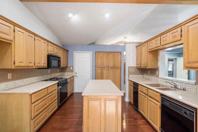 Building Photo - 30 Kensington Dr