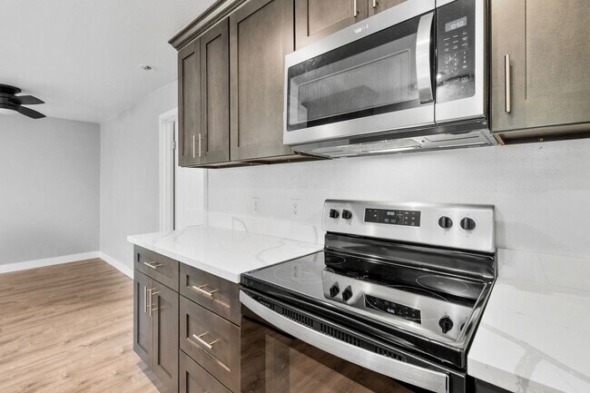 Building Photo - Pet Friendly & Remodeled 1BR Condo Near SDSU with Pool and Large Balcony
