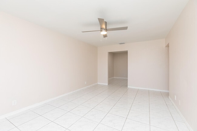 Building Photo - 7750 SW 10th Ct