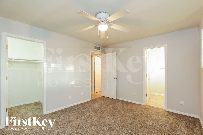 Building Photo - 5106 S Fairfield Dr