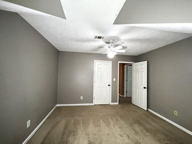 Building Photo - 3324 Devaughn Dr