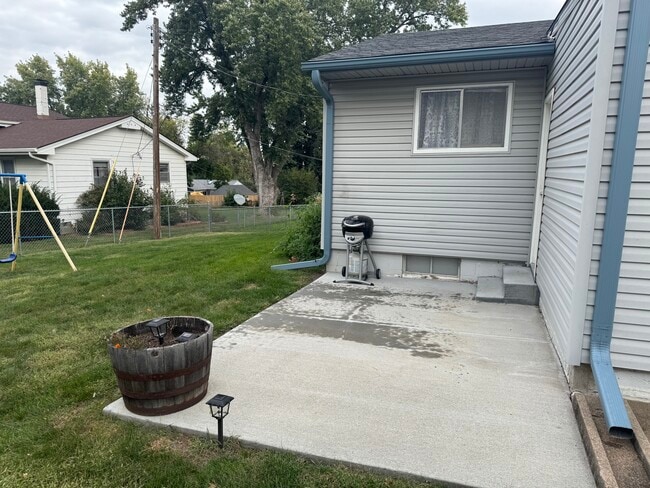 Building Photo - 518 W Sherman St