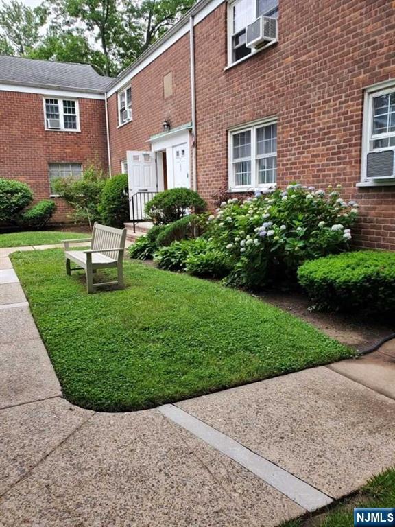 Building Photo - 100 Huguenot Ave